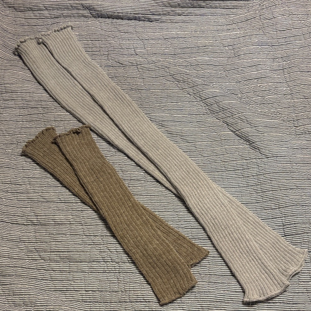 2 pair leg warmers